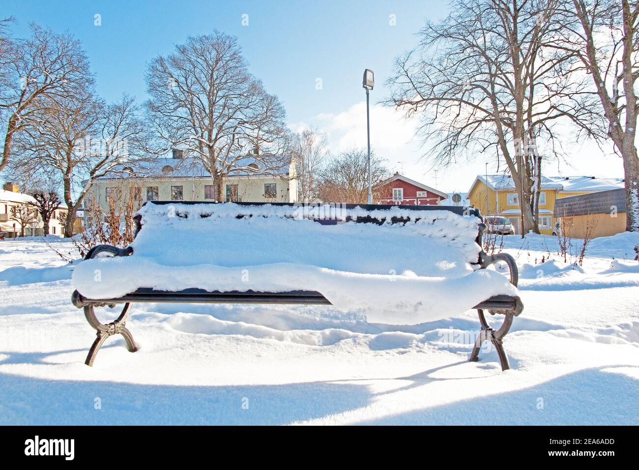 A bench in park covered in snow Photo: Bo Arrhed Stock Photo