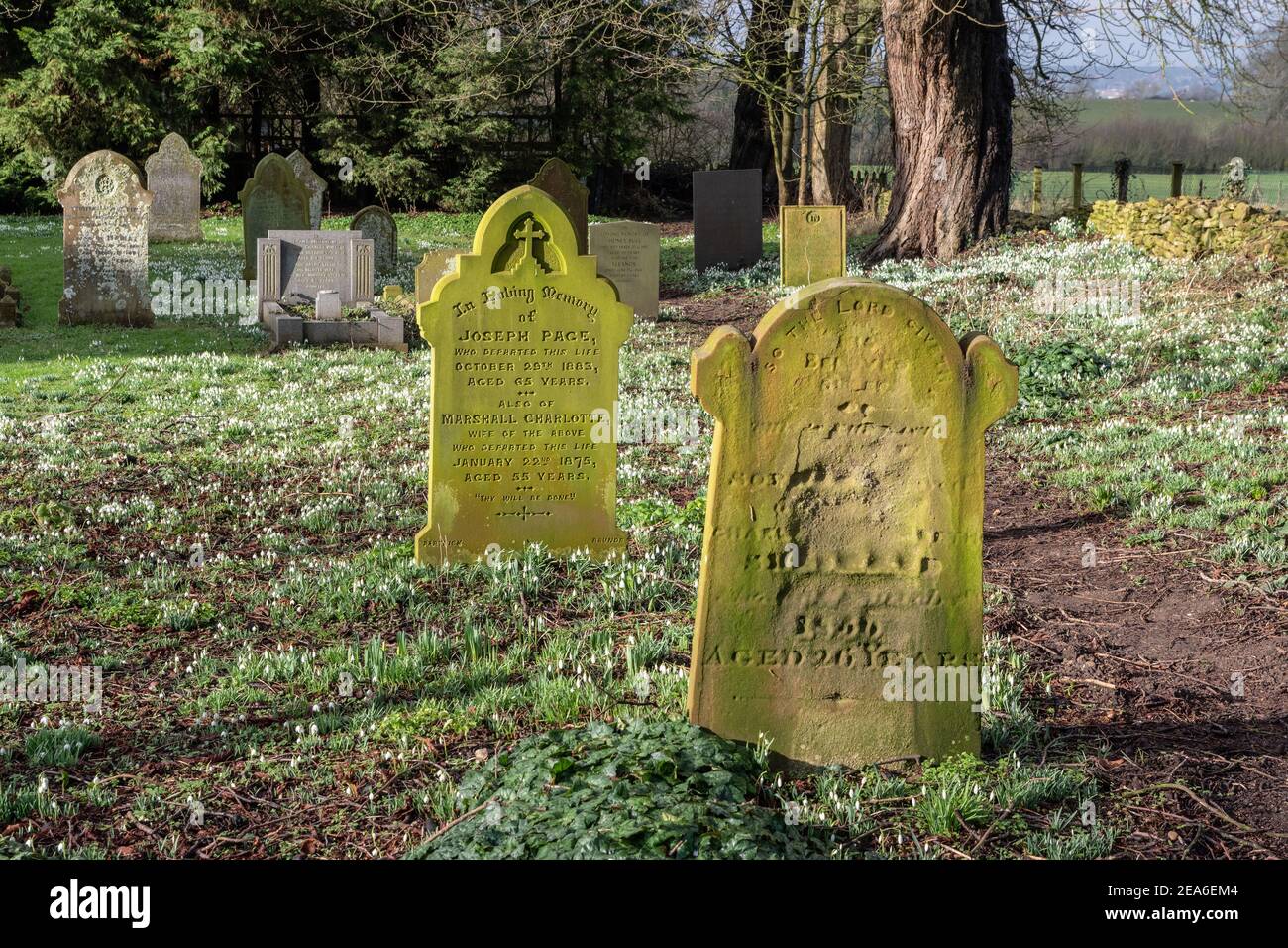 Very old headstones hi-res stock photography and images - Alamy