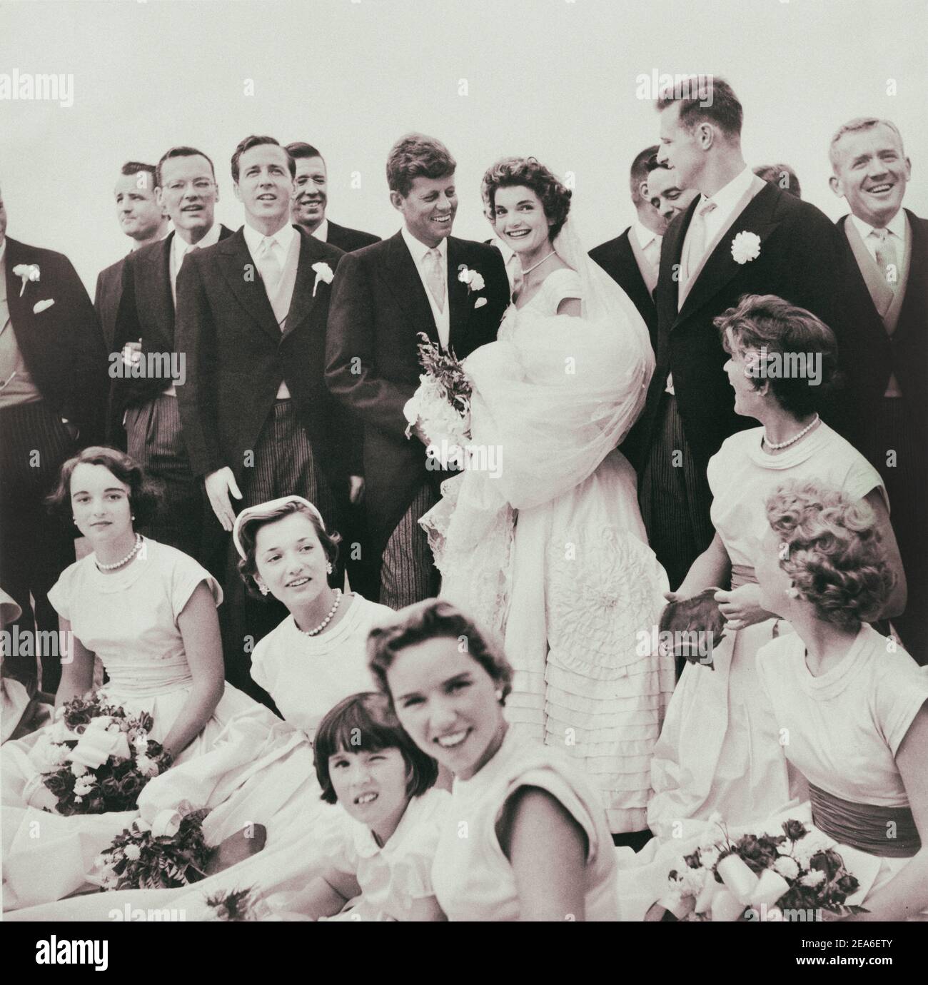 Jackie Bouvier and Jack Kennedy, in wedding attire, with members of the wedding party. September 12, 1953, Newport, Rhode Island Stock Photo