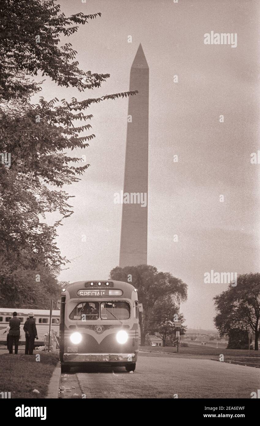 Bus leaving near the Washington Monument, after the March on Washington. USA. August 28, 1963 Stock Photo