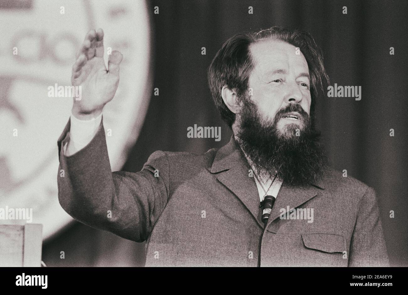 Aleksandr Solzhenitsyn, head-and-shoulders portrait, facing front, speaking at a meeting of the AFL-CIO. USA. June 31 1975 Stock Photo