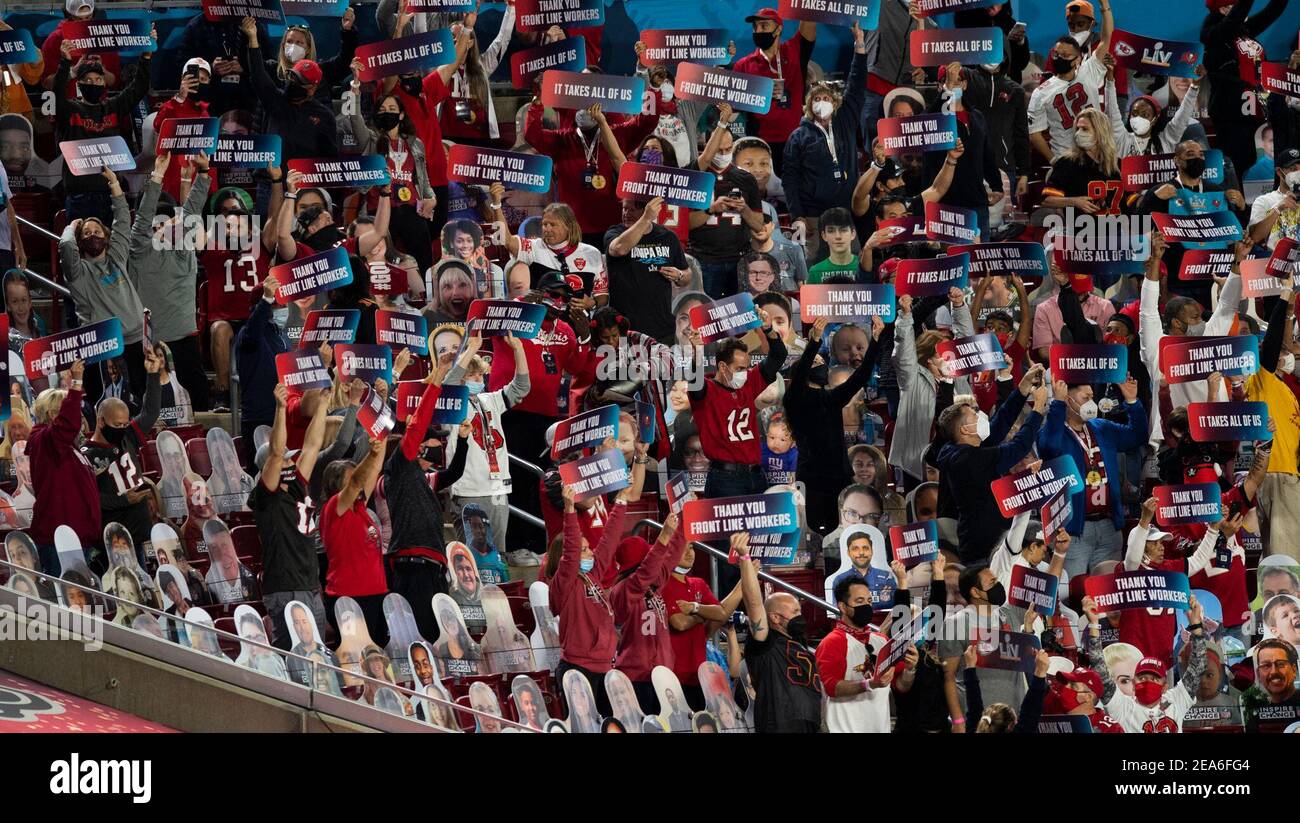 Tampa. 8th Feb, 2021. Spectators display banners to honor front-line medical workers during the NFL Super Bowl LV football game between Tampa Bay Buccaneers and Kansas City Chiefs in Tampa, Florida, the United States, Feb. 7, 2021. Credit: Xinhua/Alamy Live News Stock Photo