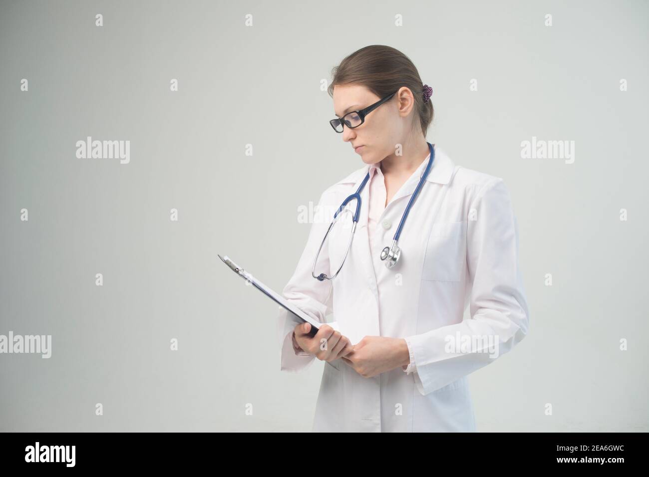 Female doctor in white coat hi-res stock photography and images - Alamy