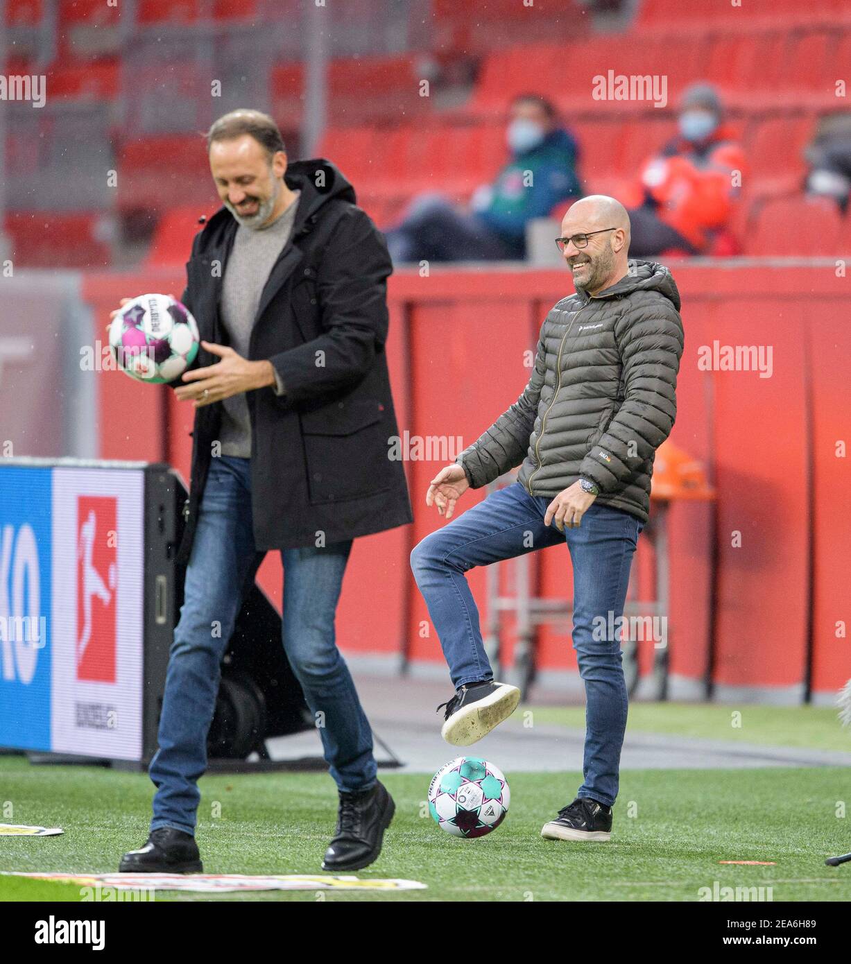 coach Peter BOSZ r. (LEV) and coach Pellegrino MATARAZZO (S) laughs together about a strange situation Soccer 1. Bundesliga, 20th matchday, Bayer 04 Leverkusen (LEV) - VfB Stuttgart (S) 5: 2, on February 6th, 2021 in Leverkusen/Germany. ¬ | usage worldwide Stock Photo