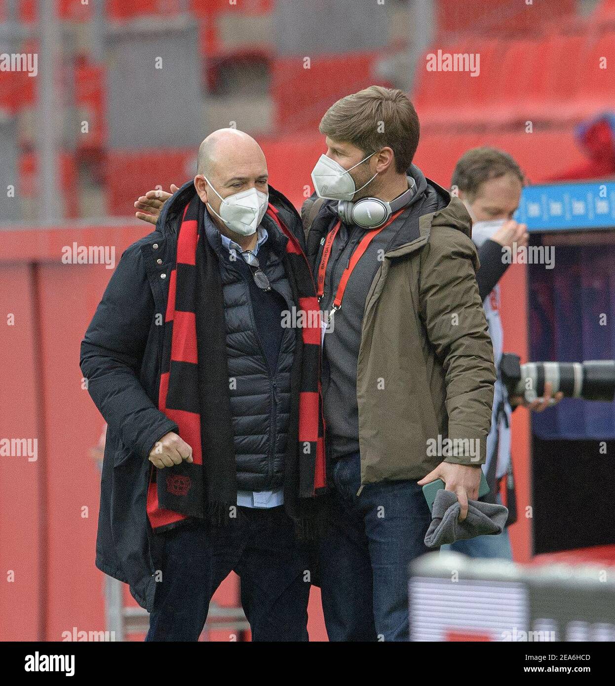 Fernando CARRO de Prada l. (LEV, Chairman of the Management Board) with  Thomas HITZLSPERGER (S, Managementsvorsitzender AG) Soccer 1. Bundesliga,  20th matchday, Bayer 04 Leverkusen (LEV) - VfB Stuttgart (S), on February