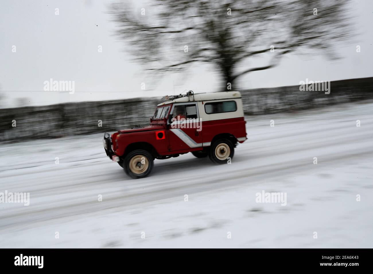 Uppingham, Rutland, UK. 8th February 2021. UK weather. A driver from Leicestershire and Rutland 4x4 Response arrives to pull motorists up a snow and ice covered hill. Credit Darren Staples/Alamy Live News. Stock Photo