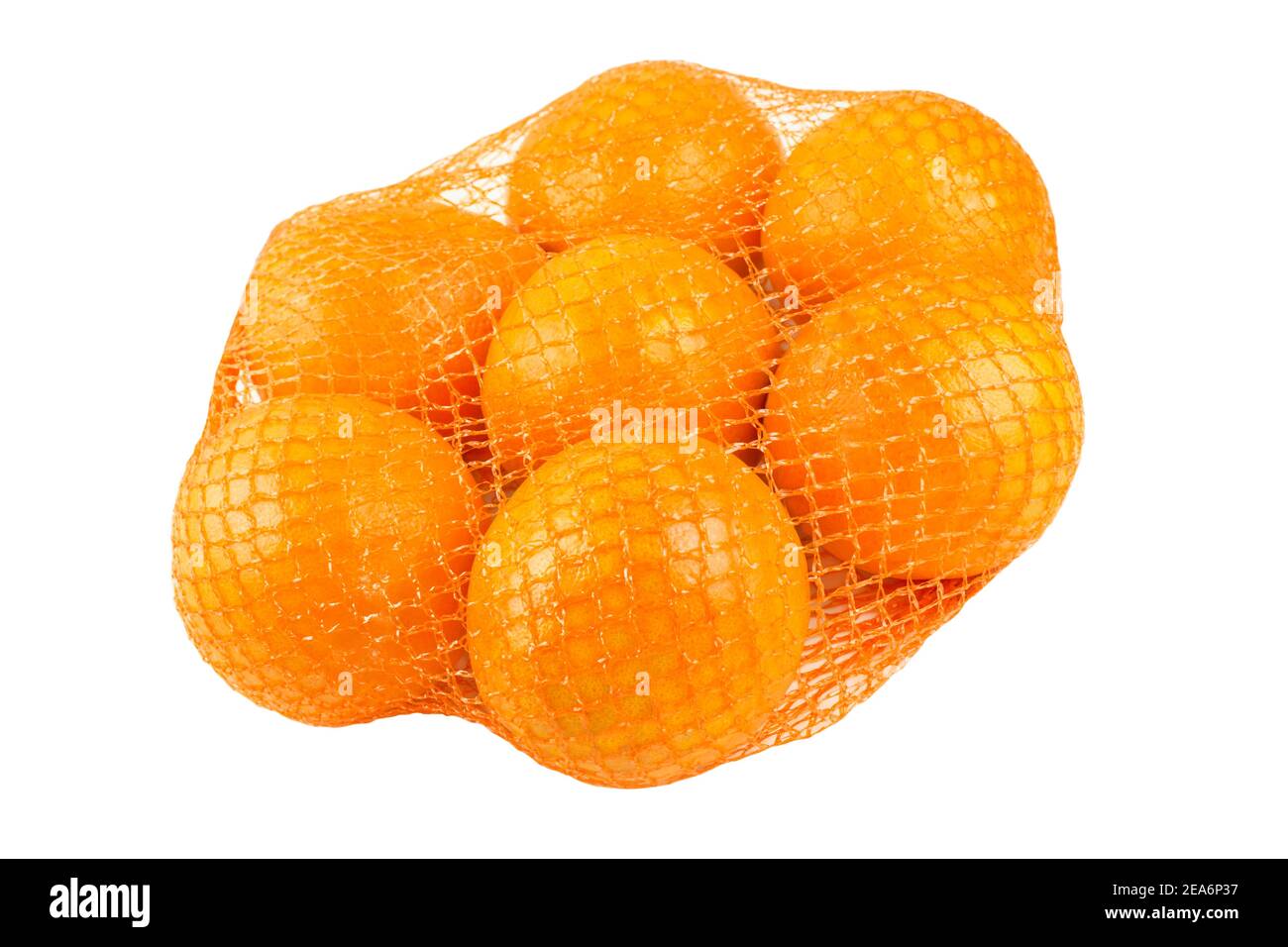 Sieben Orangen im Netz auf weissem Hintergrund Stock Photo