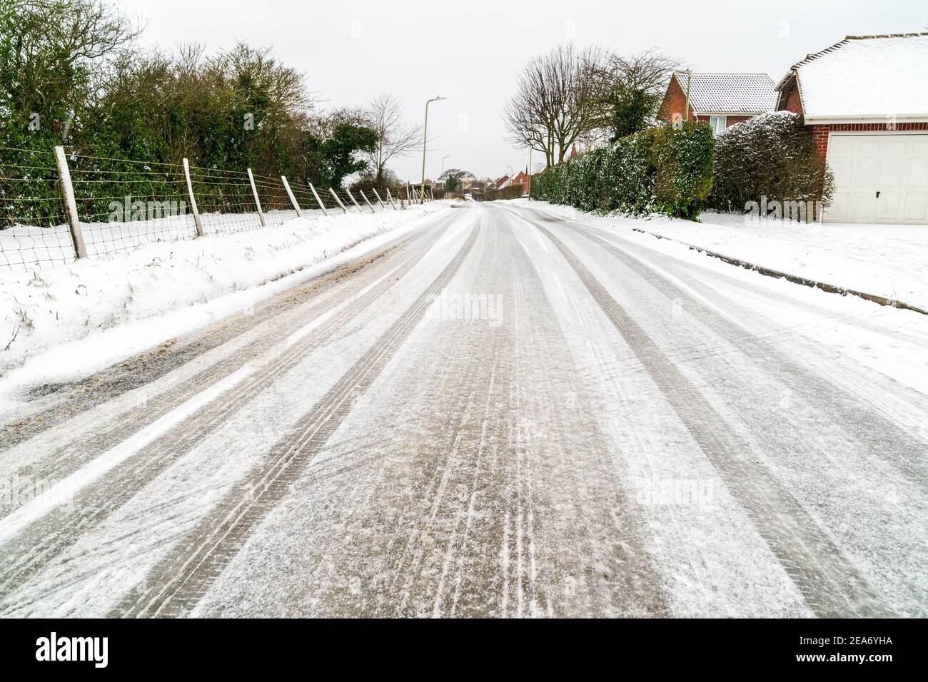 Low Angle View Along A Country Road Covered In Snow And Ice Near Broomfield Herne Bay After Overnight Snowfall During The Beast Of The East 2 Storm In 21 Stock Photo Alamy