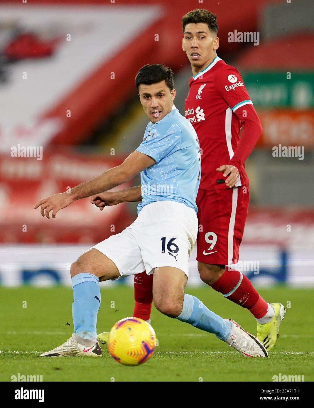 Manchester City's Rodri (left) and Liverpool's Roberto Firmino during