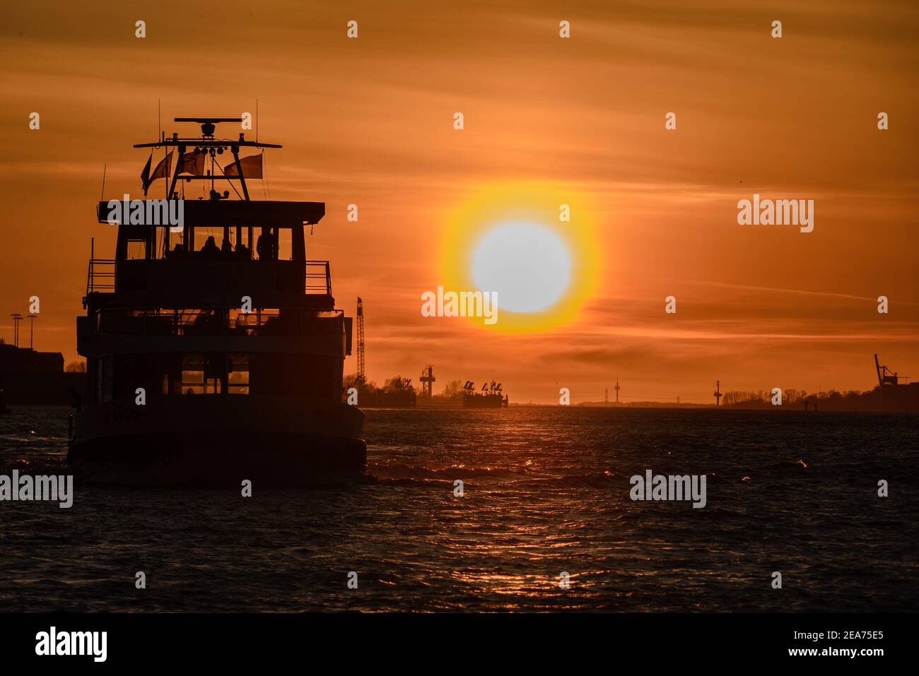 Sundowner Boat High Resolution Stock Photography and Images - Alamy