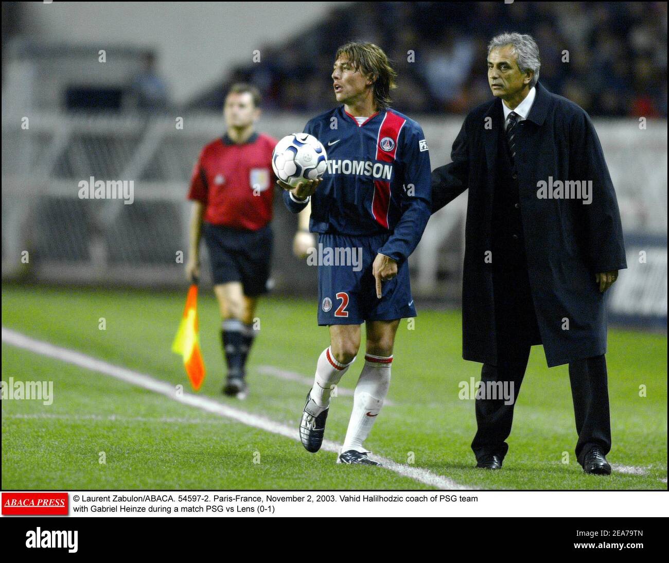© Laurent Zabulon/ABACA. 54597-2. Paris-France, November 2, 2003. Vahid Halilhodzic coach of PSG team with Gabriel Heinze during a match PSG vs Lens (0-1) Stock Photo