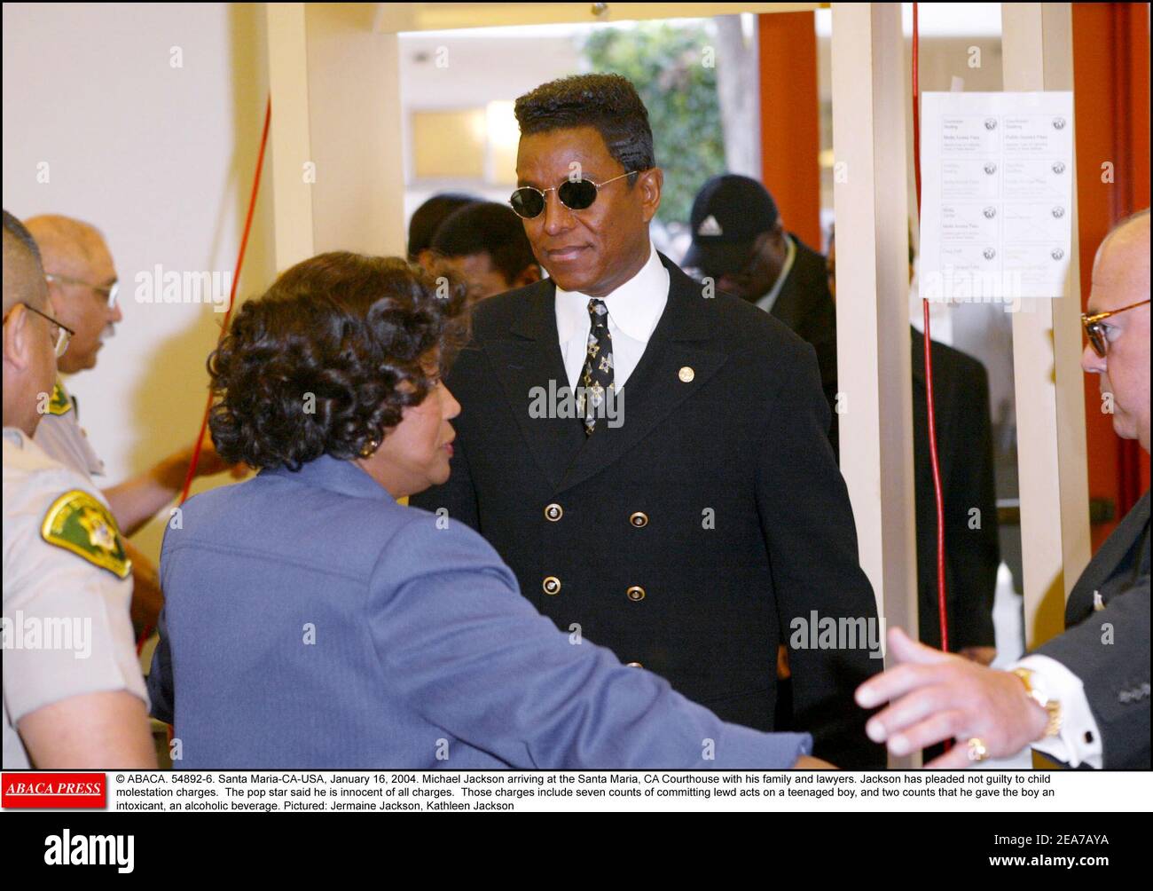 © ABACA. 54892-6. Santa Maria-CA-USA, January 16, 2004. Michael Jackson arriving at the Santa Maria, CA Courthouse with his family and lawyers. Jackson has pleaded not guilty to child molestation charges. The pop star said he is innocent of all charges. Those charges include seven counts of committing lewd acts on a teenaged boy, and two counts that he gave the boy an intoxicant, an alcoholic beverage. Pictured: Jermaine Jackson, Katherine Jackson Stock Photo