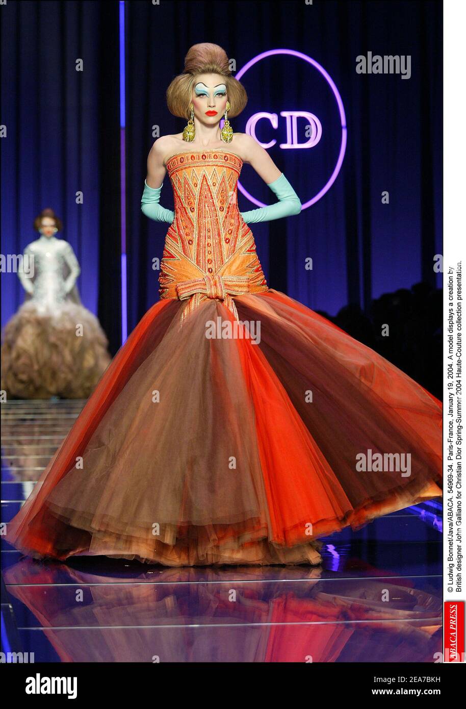 Ludwig Bonnet/Java/ABACA. 54969-34. Paris-France, January 19, 2004. A model  displays a creation by British designer John Galliano for Christian Dior  Spring-Summer 2004 Haute-Couture collection presentation Stock Photo - Alamy
