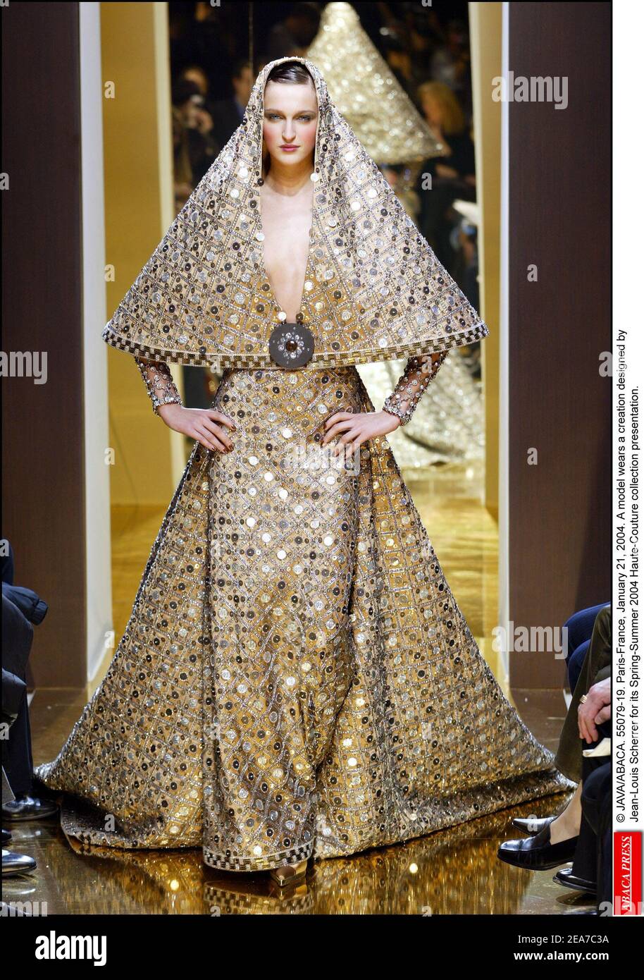 JAVA/ABACA. 55079-19. Paris-France, January 21, 2004. A model wears a  creation designed by Jean-Louis Scherrer for its Spring-Summer 2004 Haute- Couture collection presentation Stock Photo - Alamy