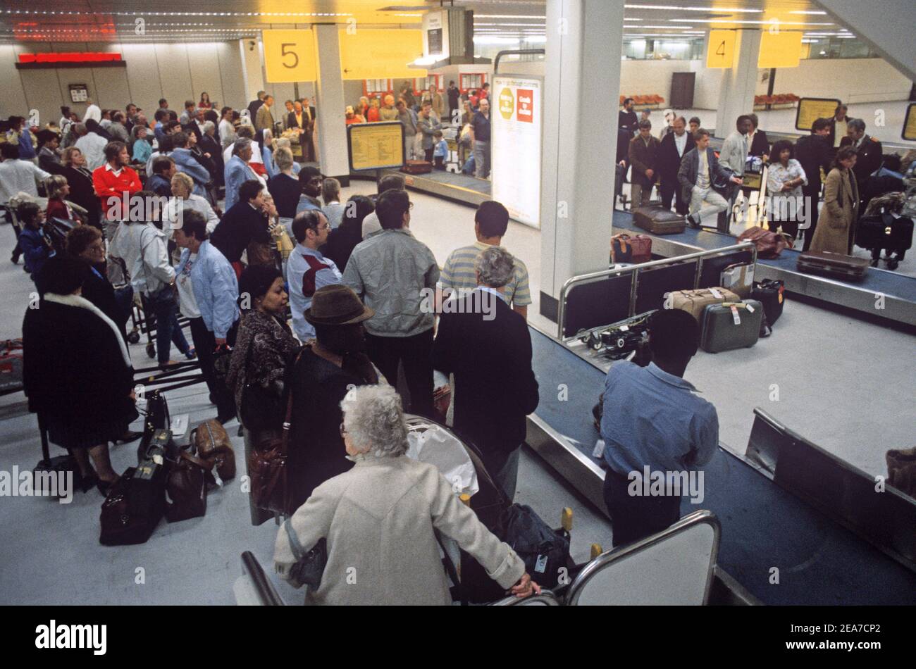 Baggage Hall Heathrow Airport 1980s Stock Photo Alamy baggage-hall-heathrow-airport-1980s-stock-photo-alamy