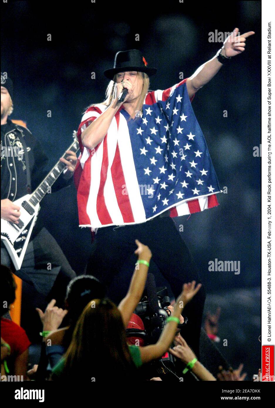 © Lionel Hahn/ABACA. 55488-3. Houston-TX-USA, February 1, 2004. Kid Rock performs during the AOL halftime show of Super Bowl XXXVIII at Reliant Stadium. Stock Photo