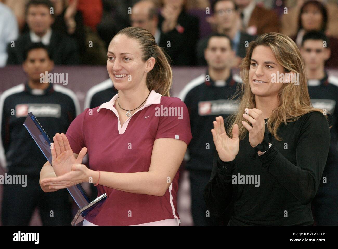 © Laurent Zabulon/ABACA. 56085-16. Paris-France, February 15, 2004. Mary Pierce of France lost against Kim Clijsters, of Belgium, during the final of the Open of Gaz de France tennis tournament in Paris Stock Photo
