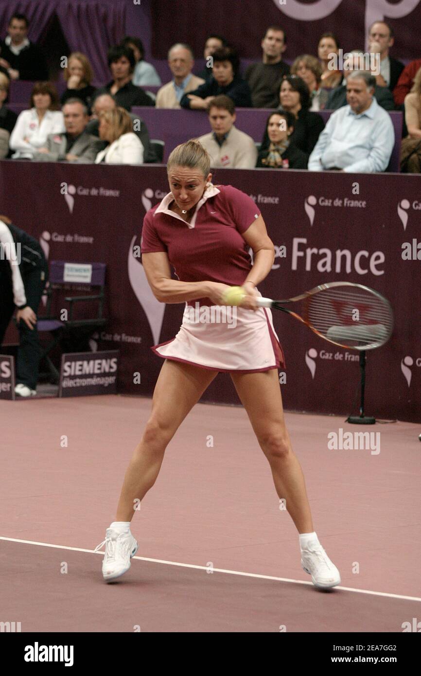 © Laurent Zabulon/ABACA. 56085-13. Paris-France, February 15, 2004. Mary Pierce of France lost against Kim Clijsters, of Belgium, during the final of the Open of Gaz de France tennis tournament in Paris Stock Photo