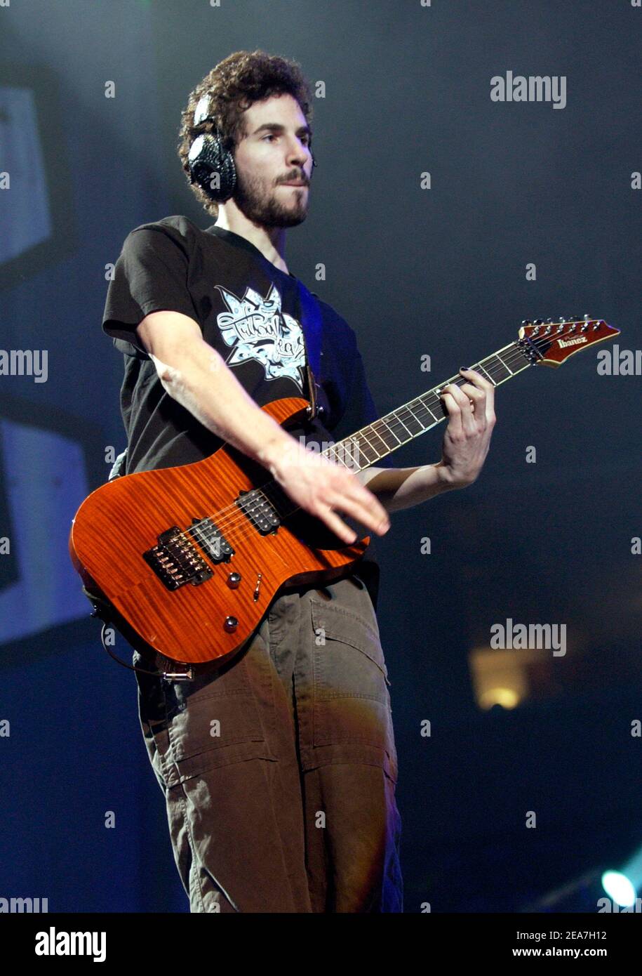 © Tim Mosenfelder/ABACA. 56163-4. San Jose-CA-USA, February 16, 2004. Brad Delson of Linkin Park performing part of the bands' Meteora Worldwide Tour 2004 Event held at the HP Pavilion in San Jose CA on February 16, 2004. Stock Photo