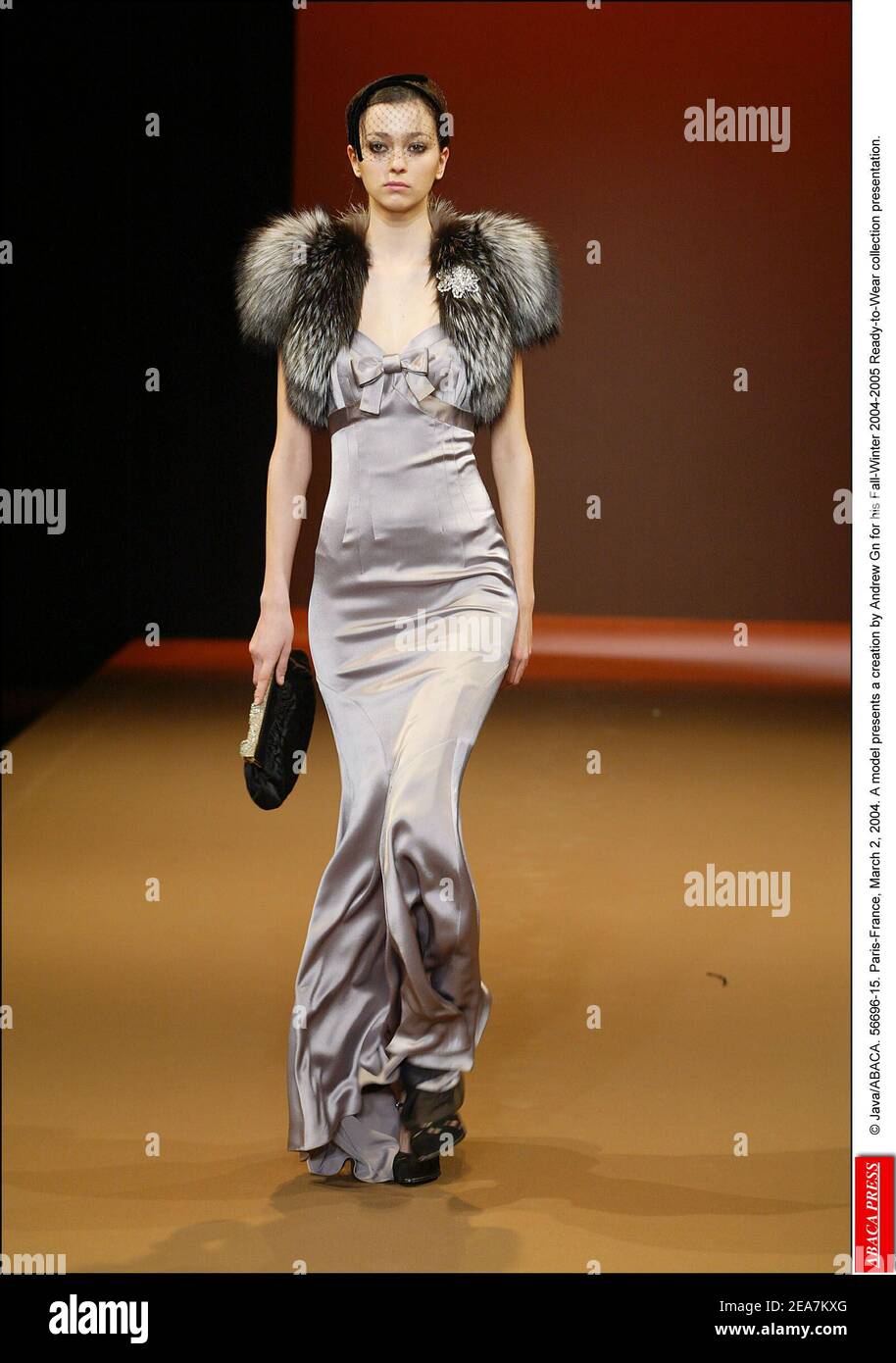 © Java/ABACA. 56696-15. Paris-France, March 2, 2004. A model presents a creation by Andrew Gn for his Fall-Winter 2004-2005 Ready-to-Wear collection presentation. Stock Photo
