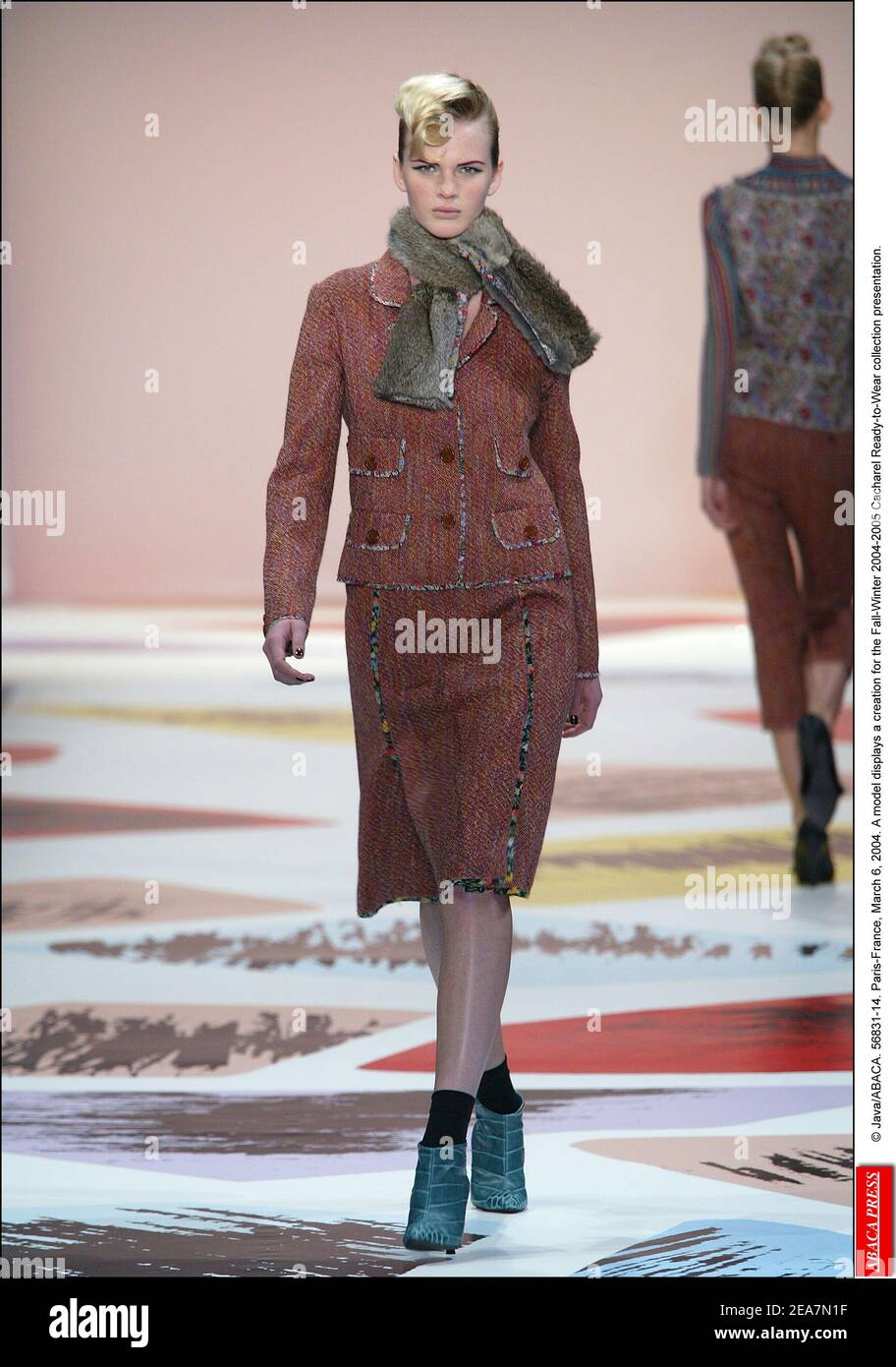 Louis Vuitton Fall-Winter 2004-2005 ready-to-wear Fashion Show in News  Photo - Getty Images