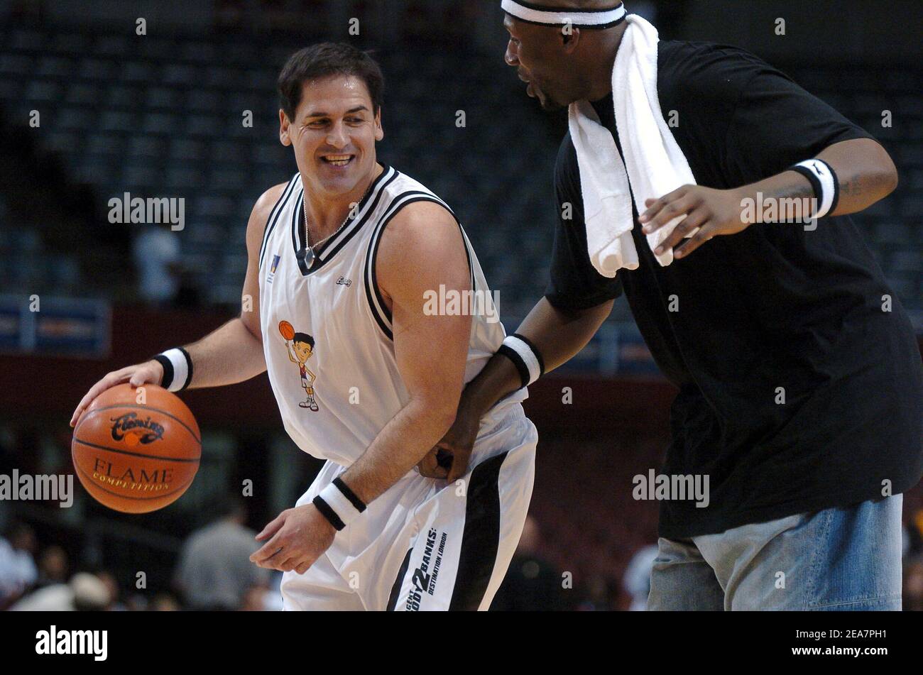 Celebrity basketball game hi-res stock photography and images - Alamy