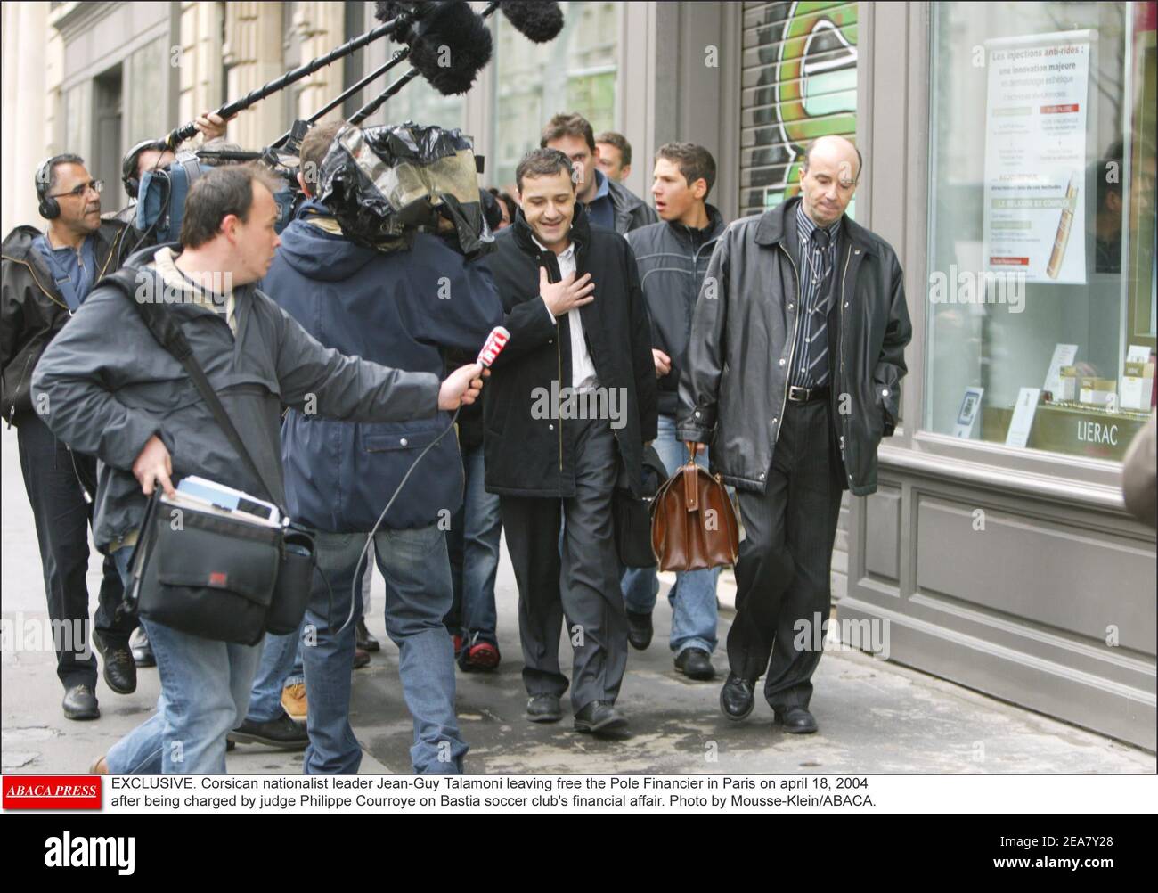 EXCLUSIVE. Corsican nationalist leader Jean-Guy Talamoni leaving free the Pole Financier in Paris on april 18, 2004 after being charged by judge Philippe Courroye on Bastia soccer club's financial affair. Photo by Mousse-Klein/ABACA. Stock Photo