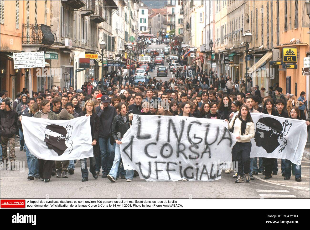 A l'appel des syndicats tudiants ce sont environ 300 personnes qui ont manifest dans les rues de la ville pour demander l'officialisation de la langue Corse ˆ Corte le 14 Avril 2004. Photo by jean-Pierre Amet/ABACA. Stock Photo