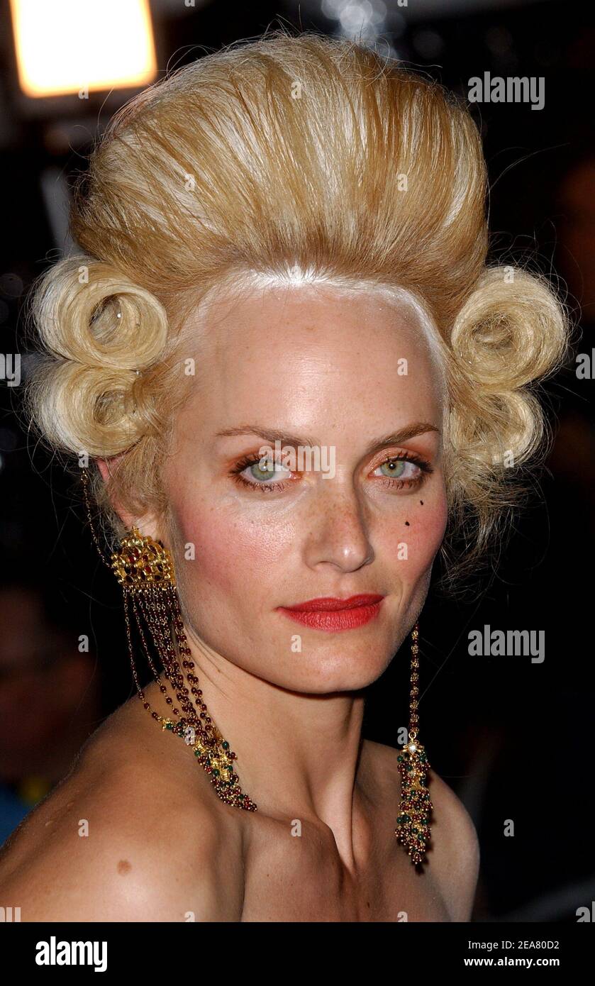 その他 Arena april 1999 Amber Valletta los-angeles-ca-october-18-1999