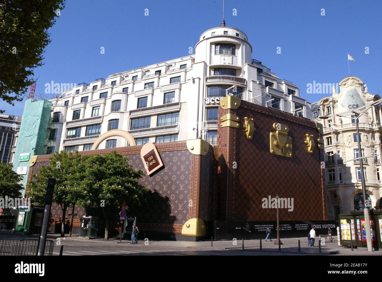 The Louis Vuitton store on the Champs Elysees in Paris, on Saturday May  1st, 2004. Photo by Laurent Zabulon/ABACA Stock Photo - Alamy