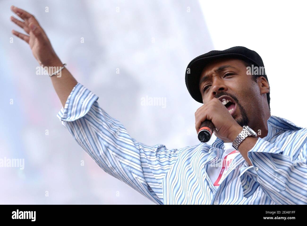 Jesse L. Martin performs live at the 7th annual Revlon Run / Walk for Women on Times Square, New York, on Saturday, May 1, 2004. (Pictured : Jesse L. Martin). Photo by Nicolas Khayat/ABACA. Stock Photo