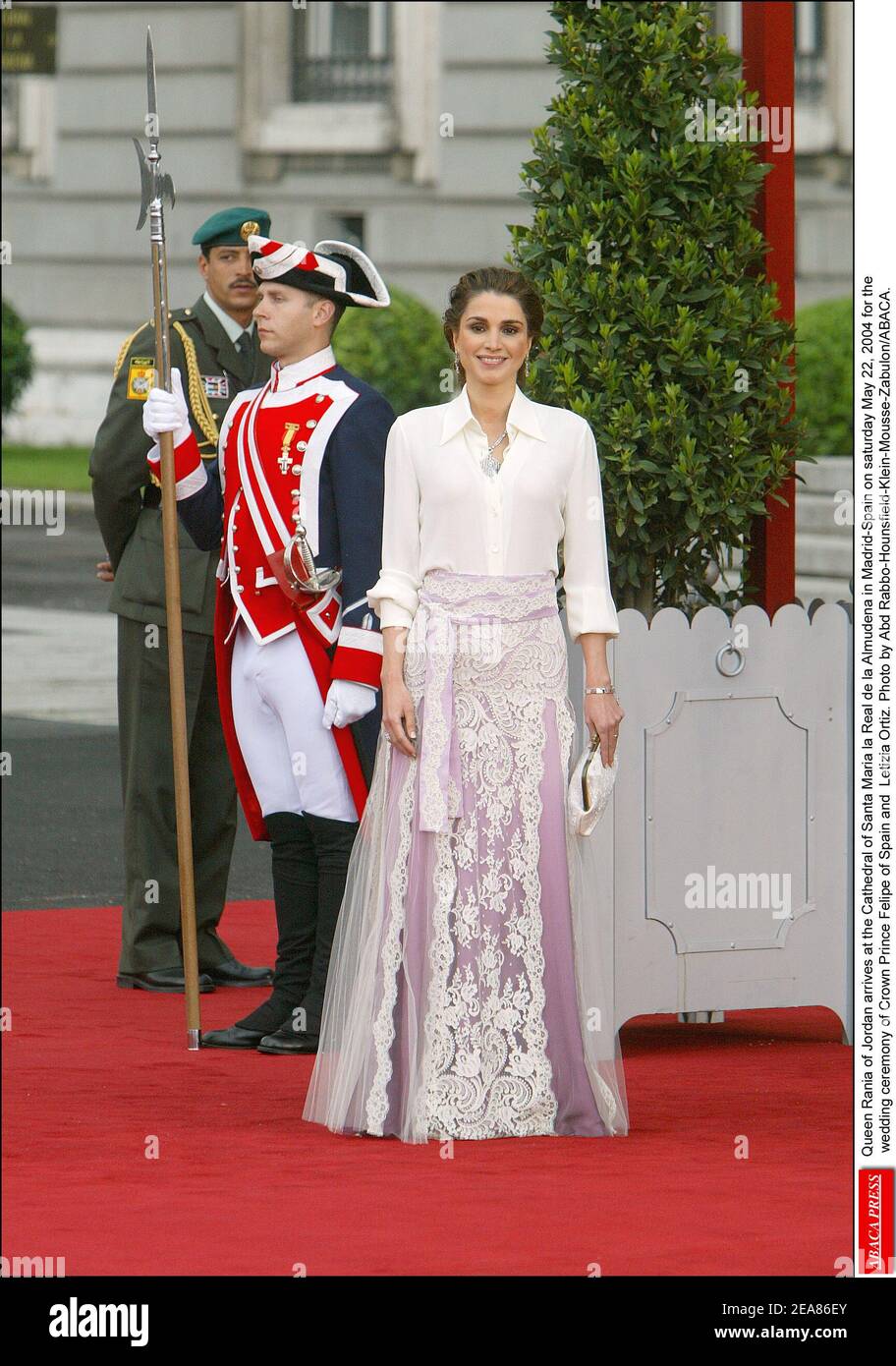 Queen Rania of Jordan arrives at the Cathedral of Santa Maria la Real de la Almudena in Madrid-Spain on saturday May 22, 2004 for the wedding ceremony of Crown Prince Felipe of Spain and Letizia Ortiz. Photo by Abd Rabbo-Hounsfield-Klein-Mousse-Zabulon/ABACA. Stock Photo
