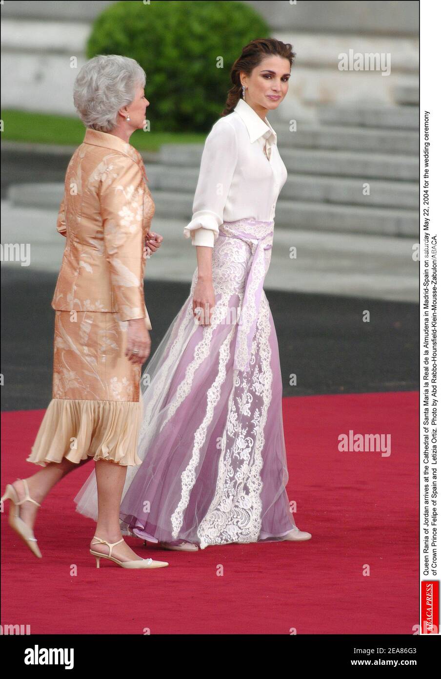 Queen Rania of Jordan and Princess Mona of Jordan arrive at the Cathedral of Santa Maria la Real de la Almudena in Madrid-Spain on saturday May 22, 2004 for the wedding ceremony of Crown Prince Felipe of Spain and Letizia Ortiz. Photo by Abd Rabbo-Hounsfield-Klein-Mousse-Zabulon/ABACA. Stock Photo