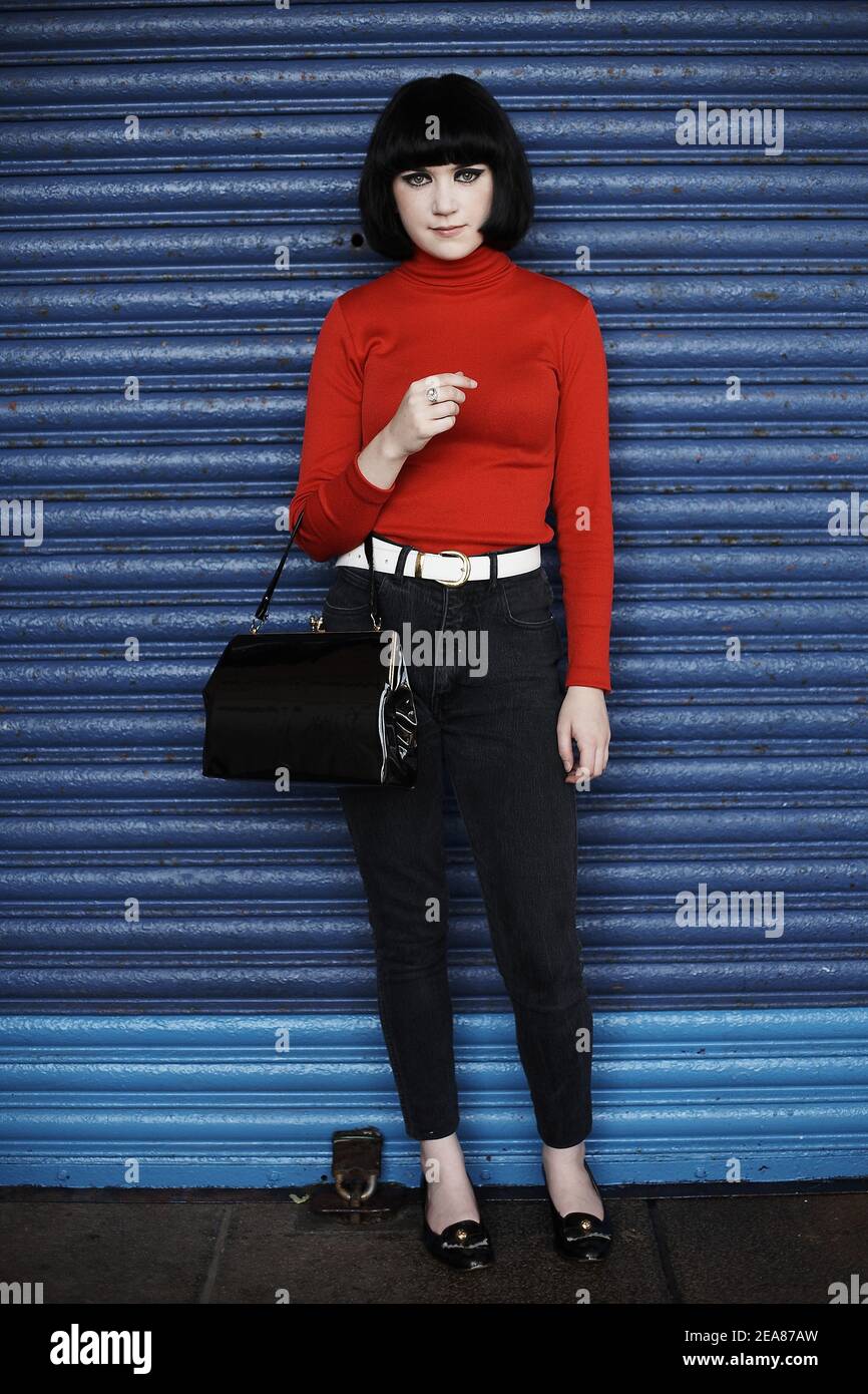 Female mod fashion hi-res stock photography and images - Alamy