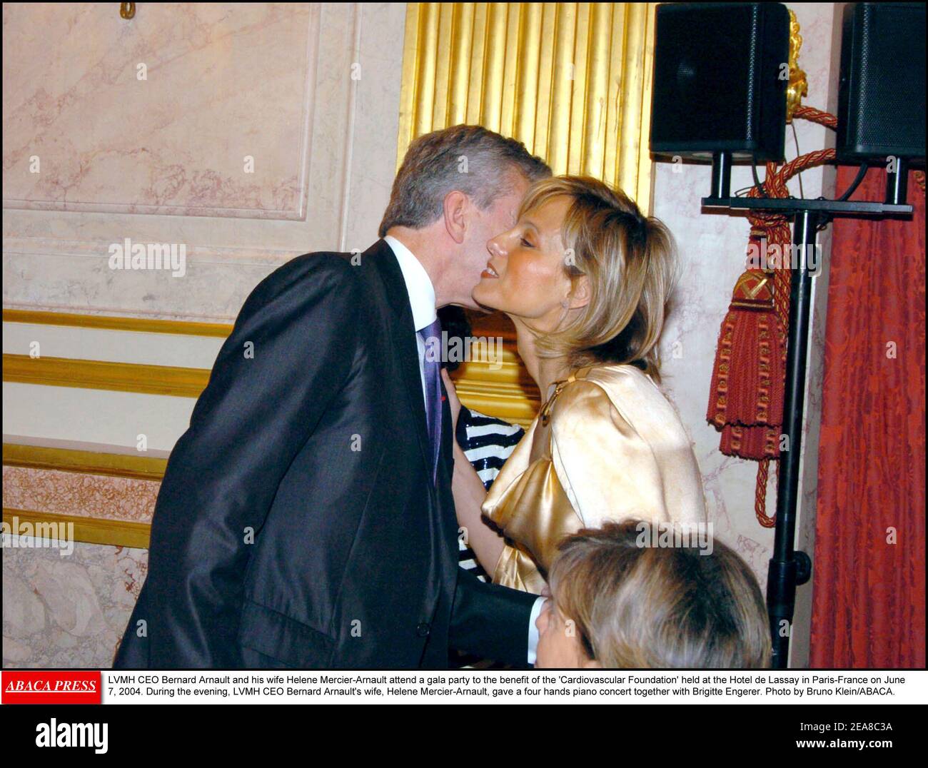 Embrasse hi-res stock photography and images - Page 28 - Alamy, image size:1300x1076