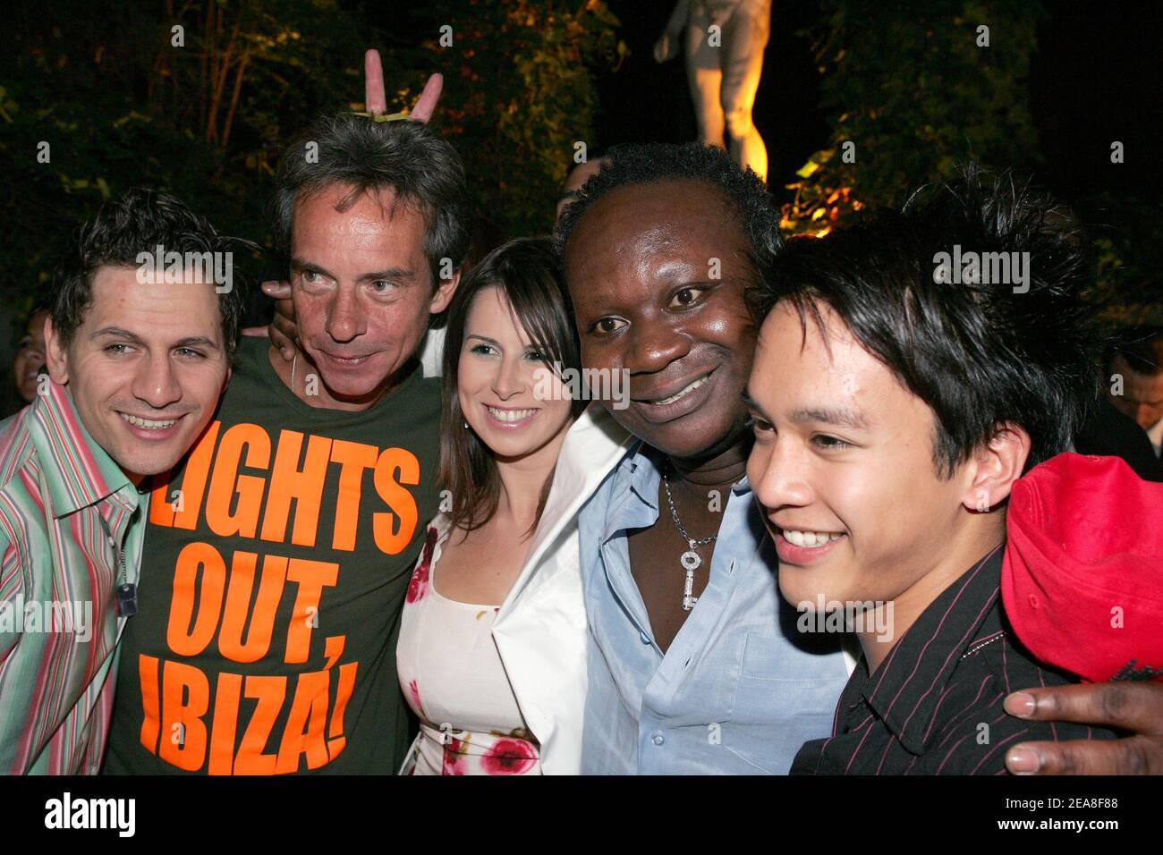 From L to R : Lionel (Link Up), Basile de Koch, Jessica and Magloire attend his birthday bash at l'Etoile in Paris on June 25, 2004. Photo by Laurent Zabulon/ABACA. Stock Photo