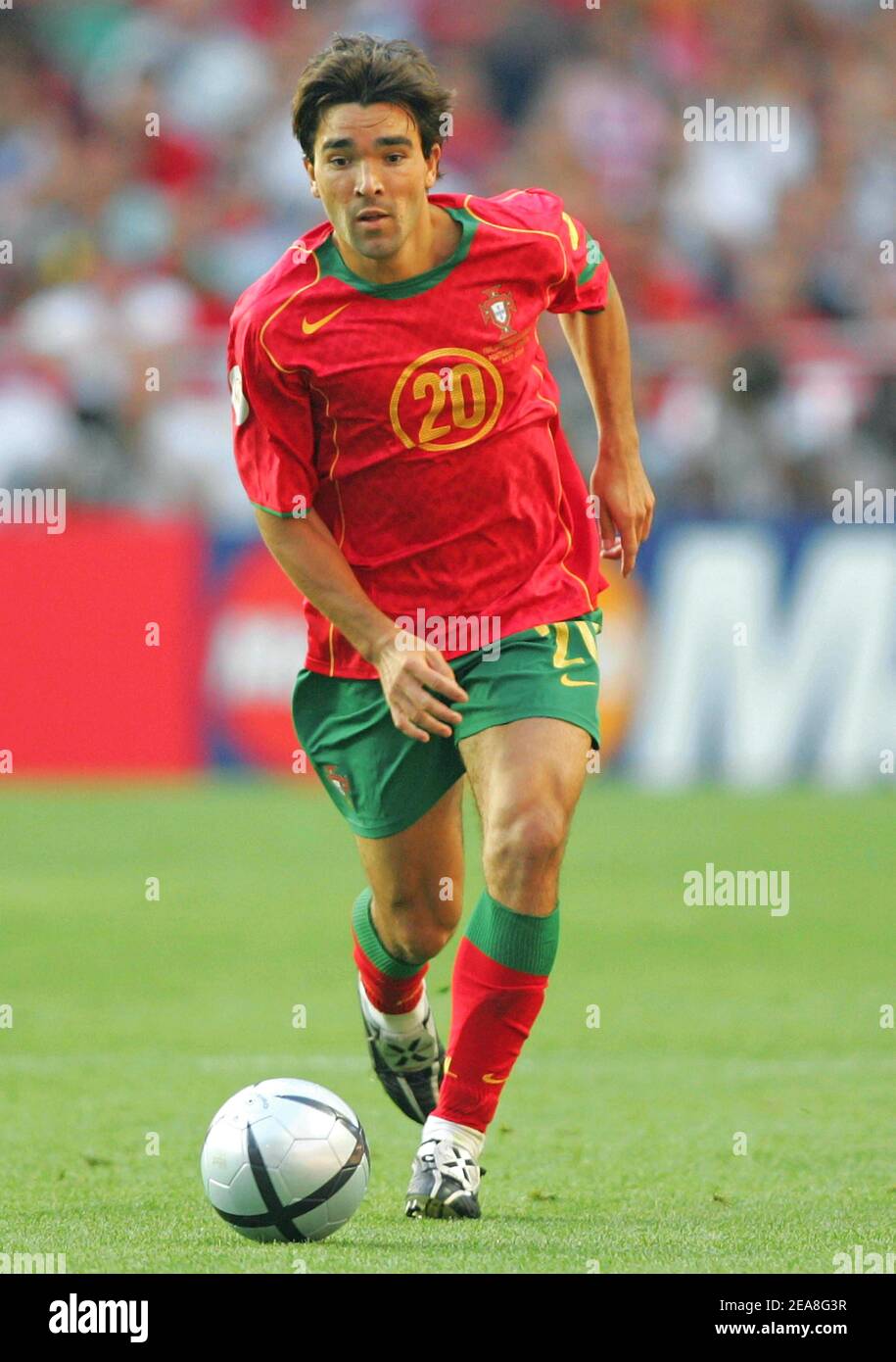 Portugal's Deco in action during the European championships in Lisbone, Portugal, on June 26, 2004. Photo by Christian Liewig/ABACAPRESS.COM Stock Photo