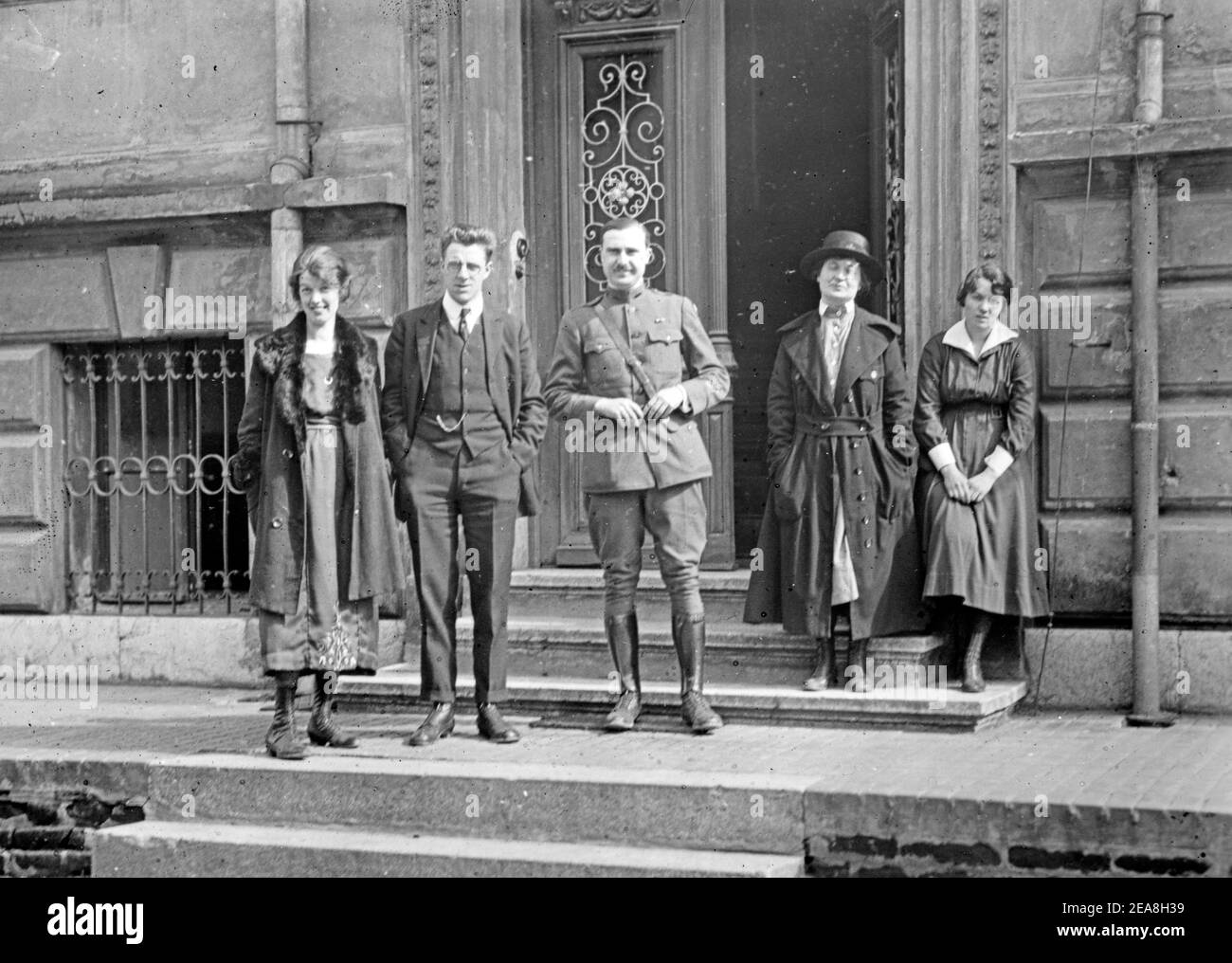 With the Red Cross in Serbia. Some of the members of the American Red Cross Commission in Serbia before the Red Cross rest house at Belgrade, the capital. From left to right they are: Miss Blanche Pearson of McLean, Va., J. Brown, the American vice consul of Belgrade; William Bohen of Denver, Del., Mrs. Brown, wife of the vice consul and Miss Stacia P. Walsh of Pendleton, Oregon - September 1920 Stock Photo