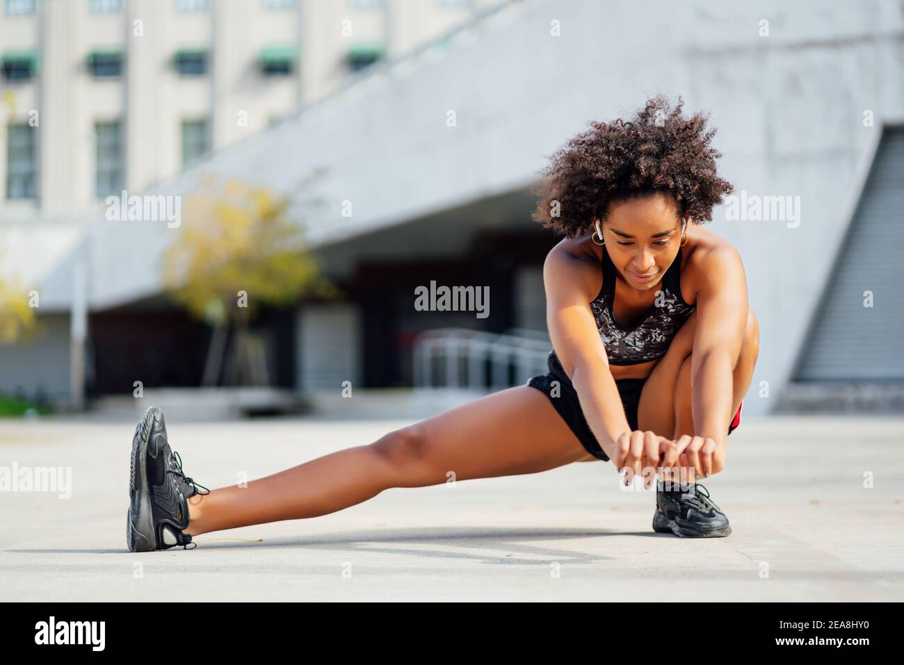 Afro Athletic Woman Stretching Before Exercise Stock Photo Alamy Afro Athletic Woman Stretching Before Exercise Stock Photo Alamy