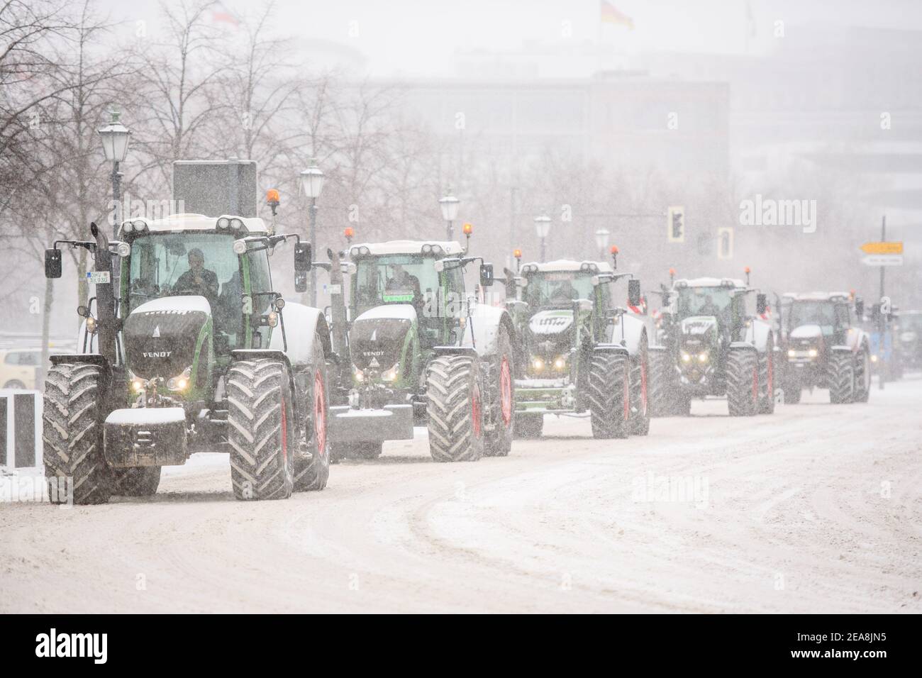 Berlin, Berlin, Germany. 8th Feb, 2021. Farmers and Agriculture workers drive in convoy with tractors during heavy snowfall through the government district in Berlin protesting against the German governments agriculture policies. Credit: Jan Scheunert/ZUMA Wire/Alamy Live News Stock Photo