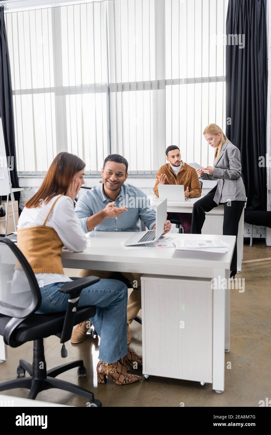 Office multicultural computer hi-res stock photography and images - Alamy