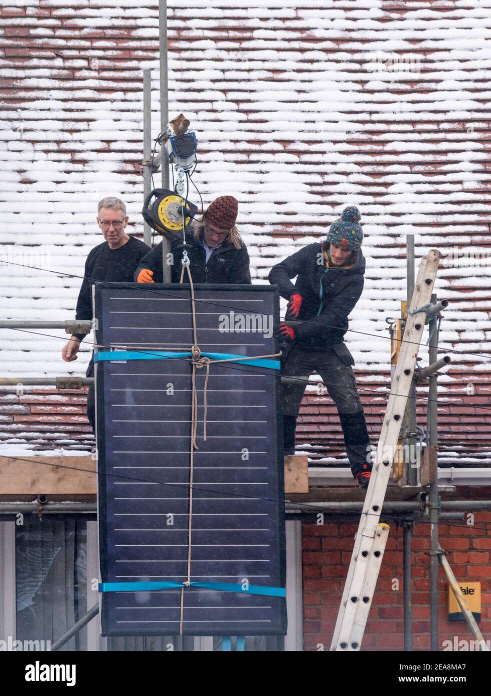 Domestic solar panels uk hires stock photography and images Alamy