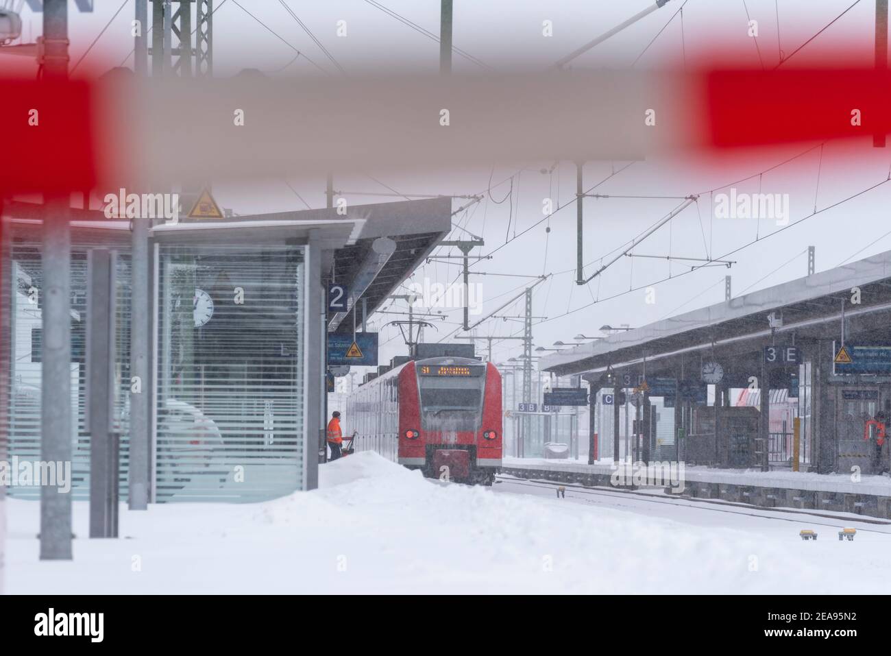 Magdeburg, Germany. 07th Feb, 2021. A train stands at a track in Magdeburg main station. Access to the platform is blocked due to snow drifts. Credit: Stephan Schulz/dpa-Zentralbild/ZB/dpa/Alamy Live News Stock Photo