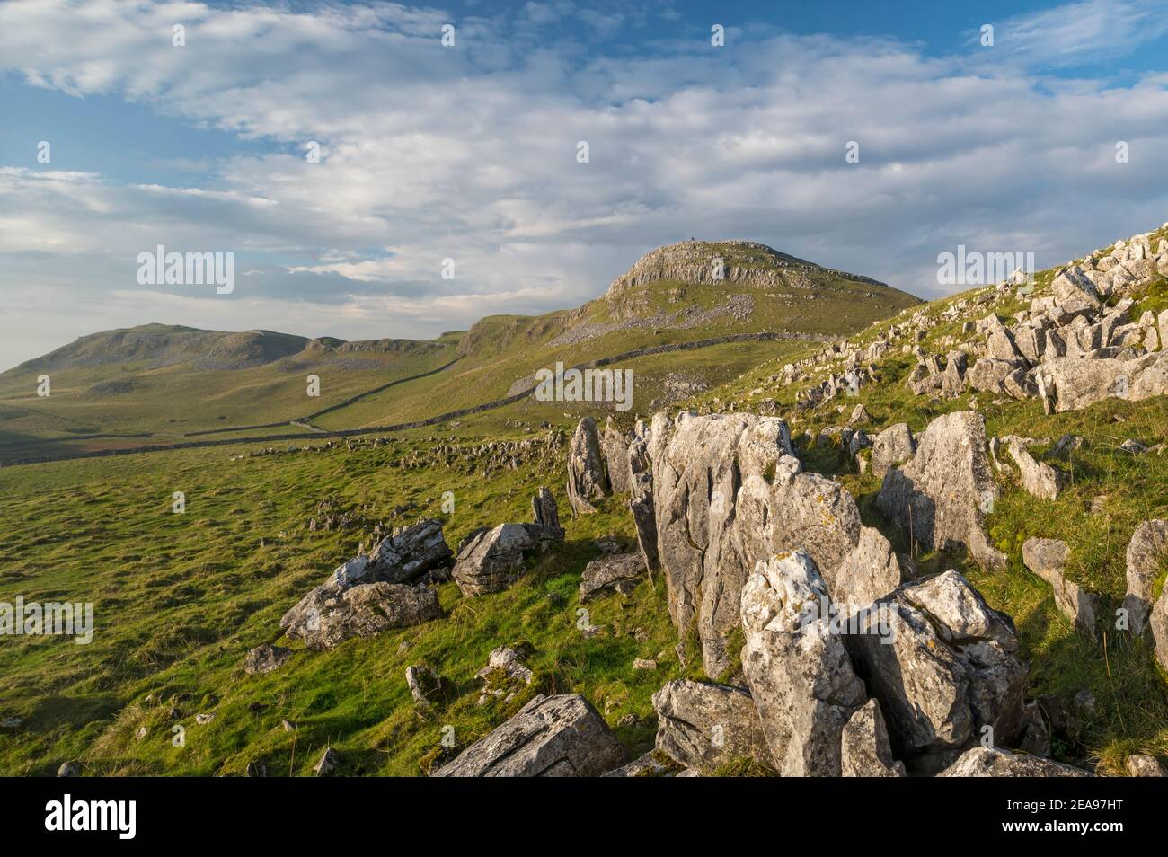 Smearsett Scar and Pot Scar in the Yorkshire Dales National Park, Yorkshire, England Stock Photo