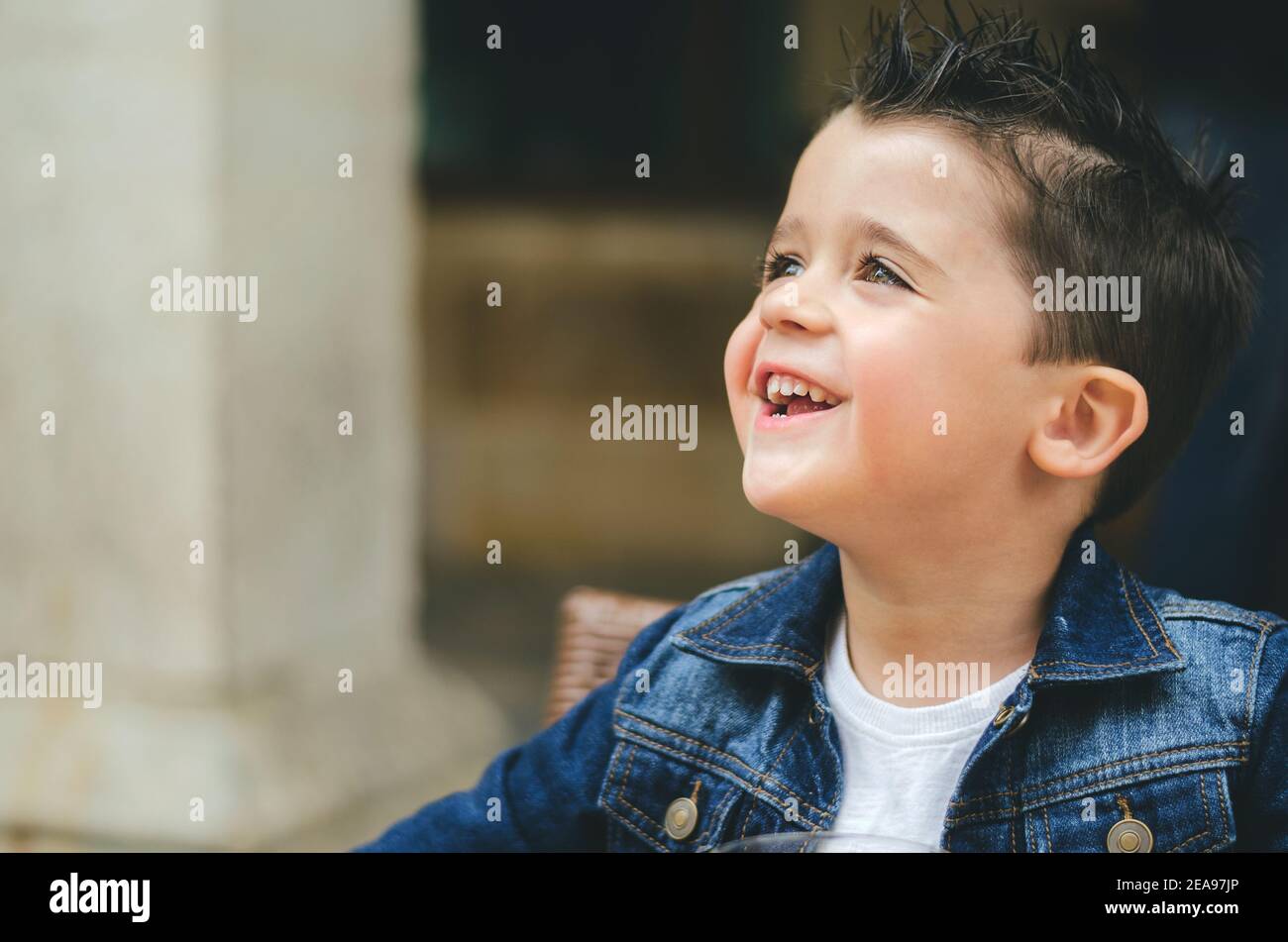 Happy child outdoors hi-res stock photography and images - Alamy