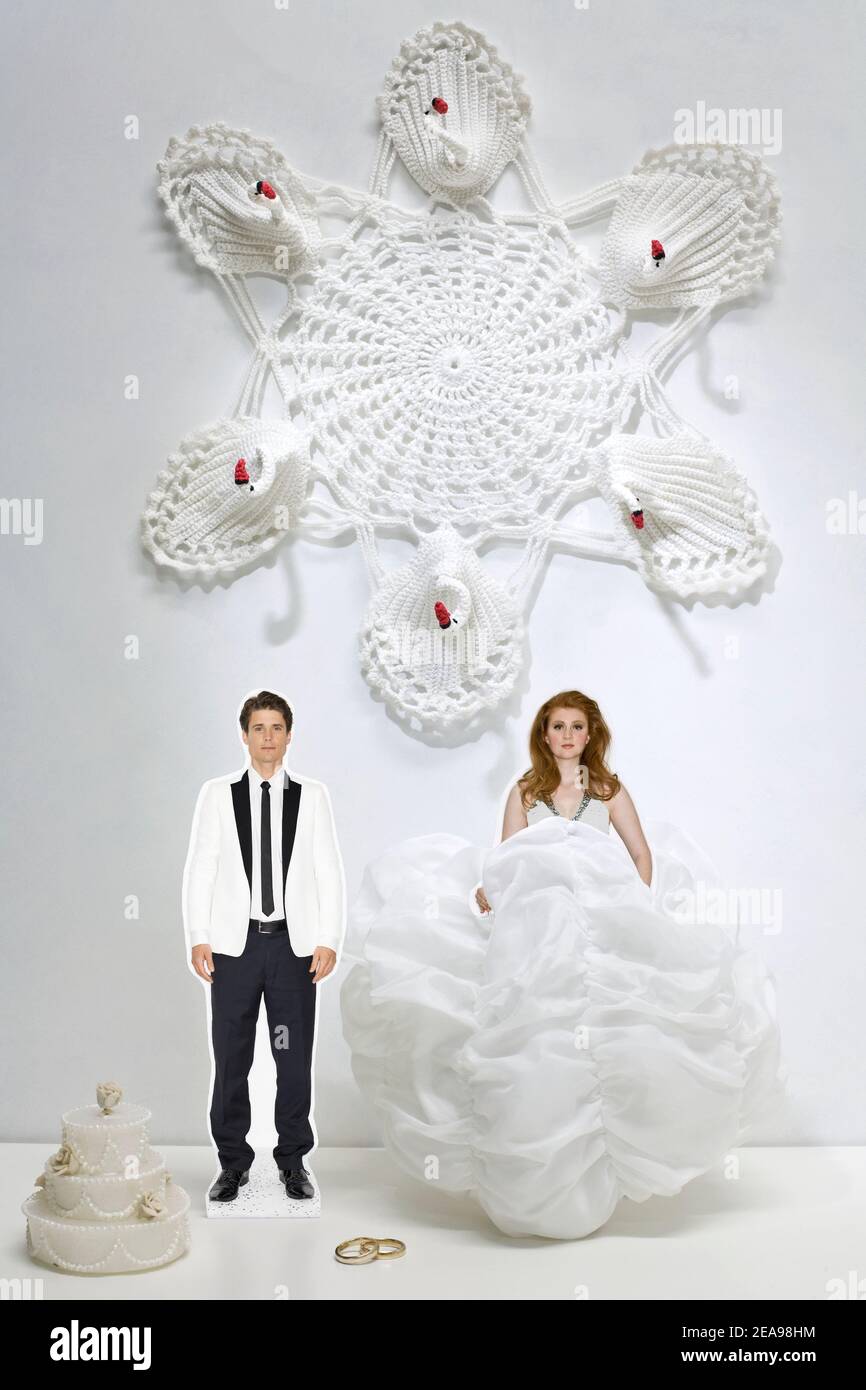 cut out figures, couple, wedding, wedding cake, wedding rings, white, swans, man, woman Stock Photo