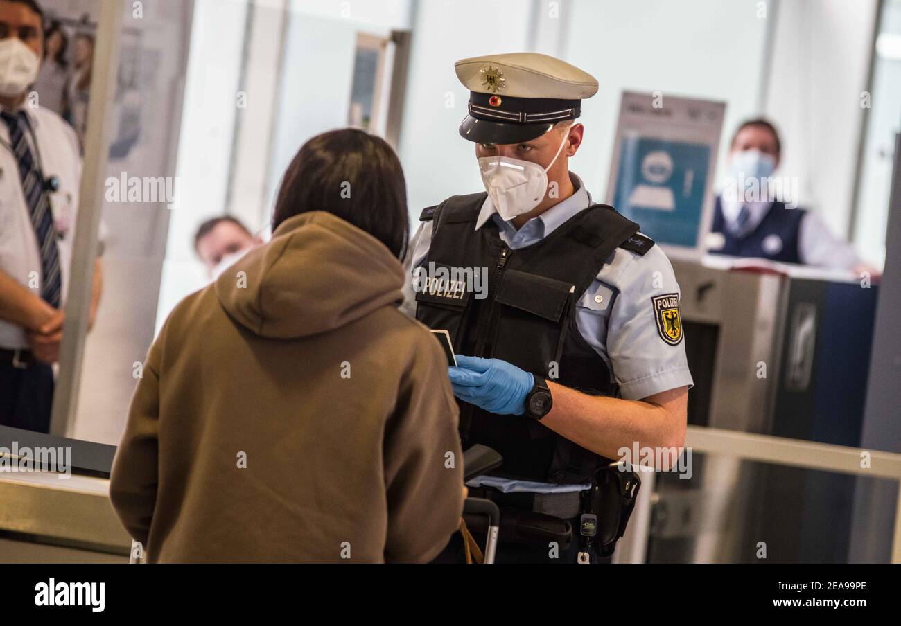 Freising Bei Muenchen, Bavaria, Germany. 8th Feb, 2021. A federal police officer in the Munich International Airport checks the passport and documents of an arriving passenger. The Bavarian Interior Ministry in collaboration with the German Federal Police (Bundespolizei) and the Grenzpolizei (Border Police) held a presentation on their roles in fighting the Corona pandemic at airports. Part of the strategy to prevent the importation of the novel Coronavirus, particularly the mutant variants prevalent in South Africa, the United Kingdom, and Brazil involves the DEA Digital Entry Regulation Stock Photo
