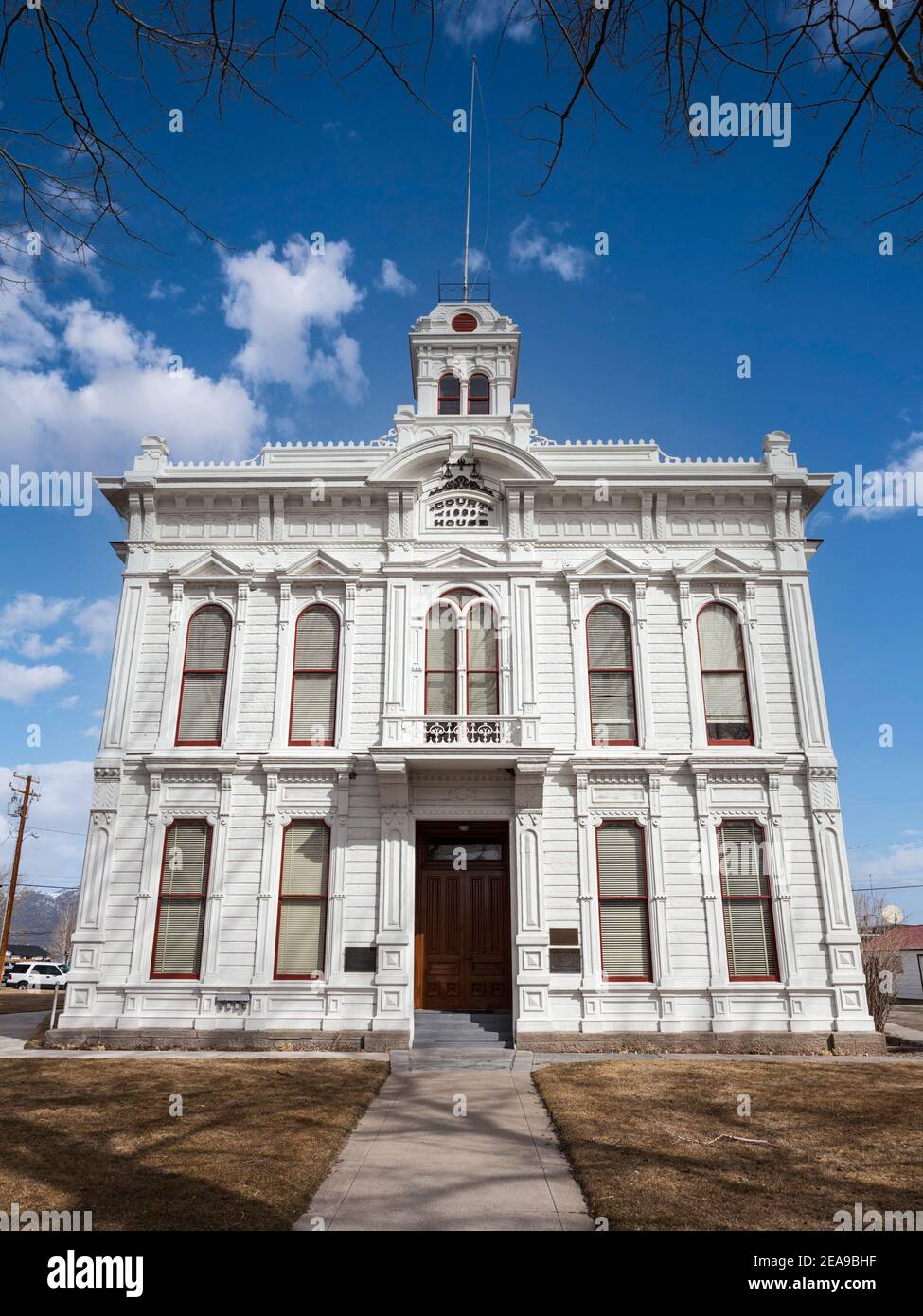 Vertical view of the victorian Mono County Courthouse in scenic Bridgeport, California, USA. Stock Photo