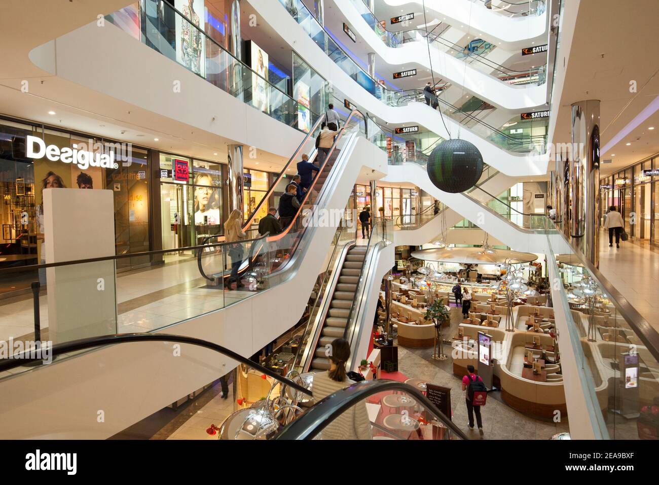 Sevens shopping centre dusseldorf north hi-res stock photography and images  - Alamy