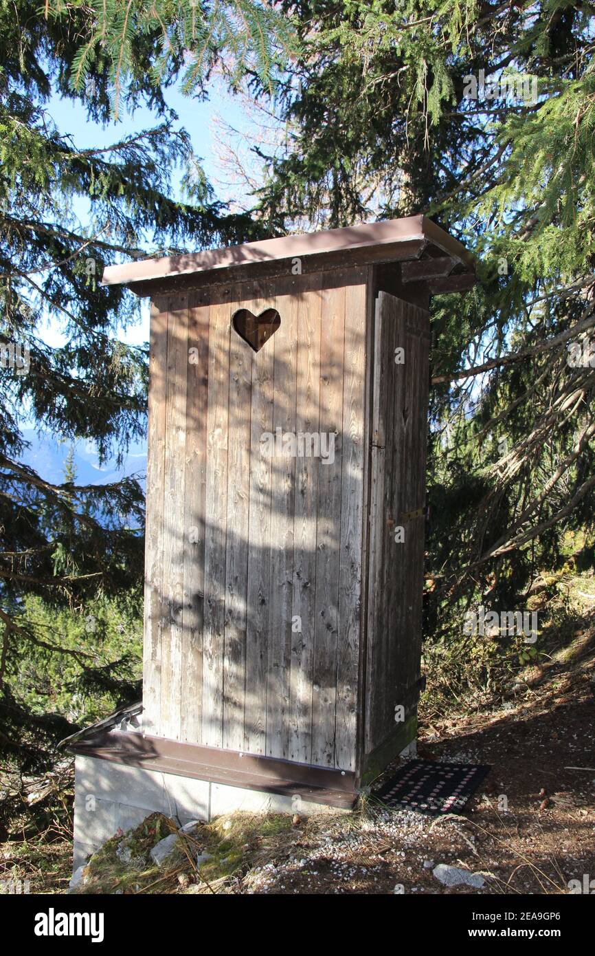 Old fashioned outdoor toilet hi-res stock photography and images - Alamy